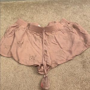 Nude/pinkish shorts with pockets
